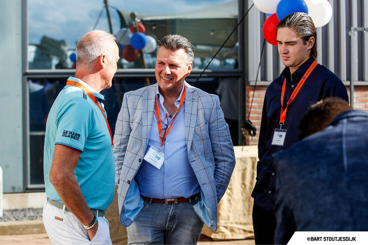 Drie mannen in gesprek tijdens het netwerkevenement Gangboordpraat